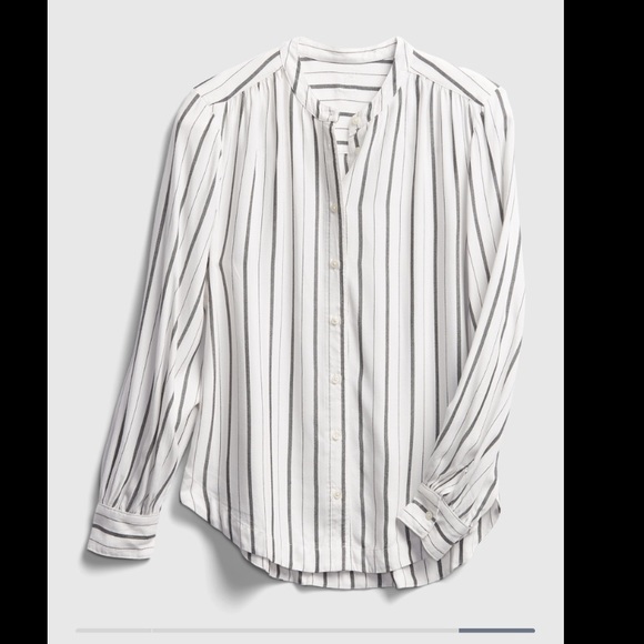 Brand New GAP Button Front Top - Picture 2 of 3